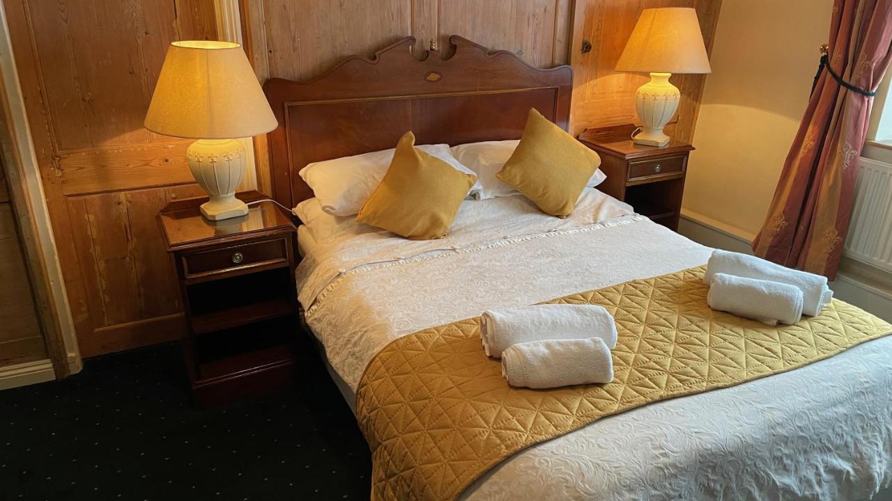 Crown Hotel Downham Market Buitenkant foto