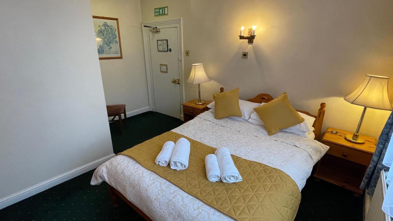 Crown Hotel Downham Market Buitenkant foto