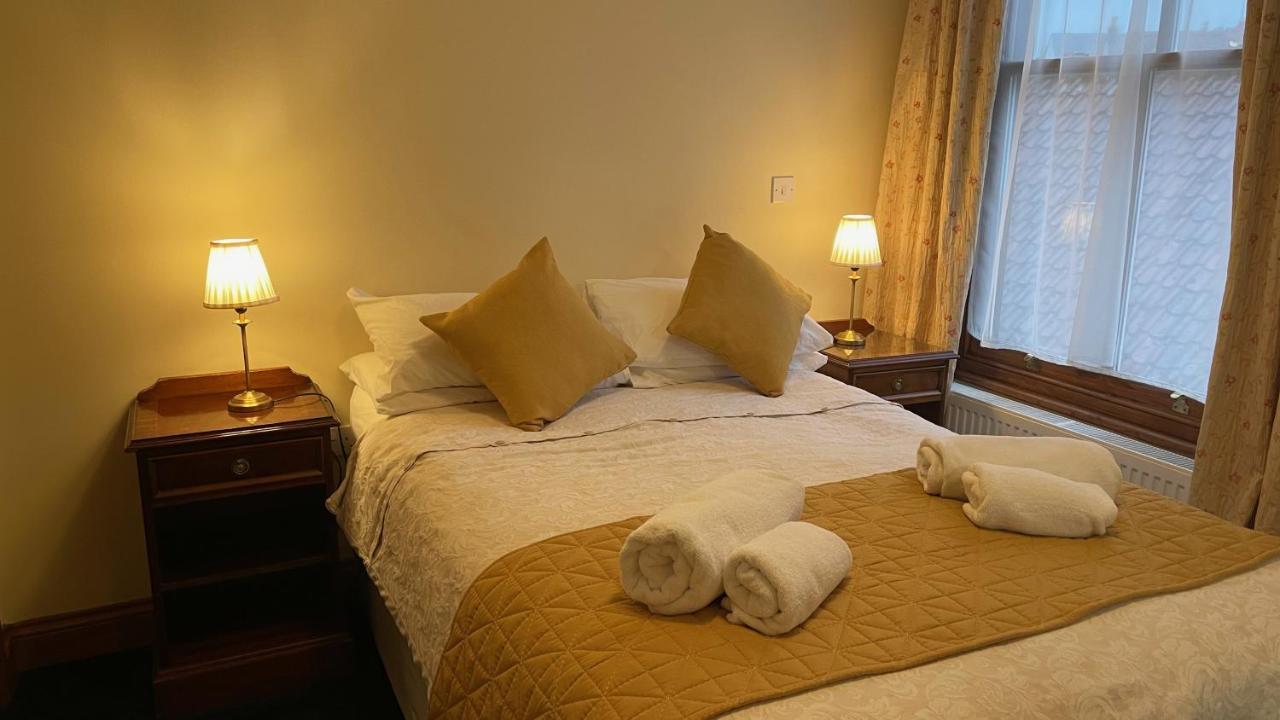 Crown Hotel Downham Market Buitenkant foto