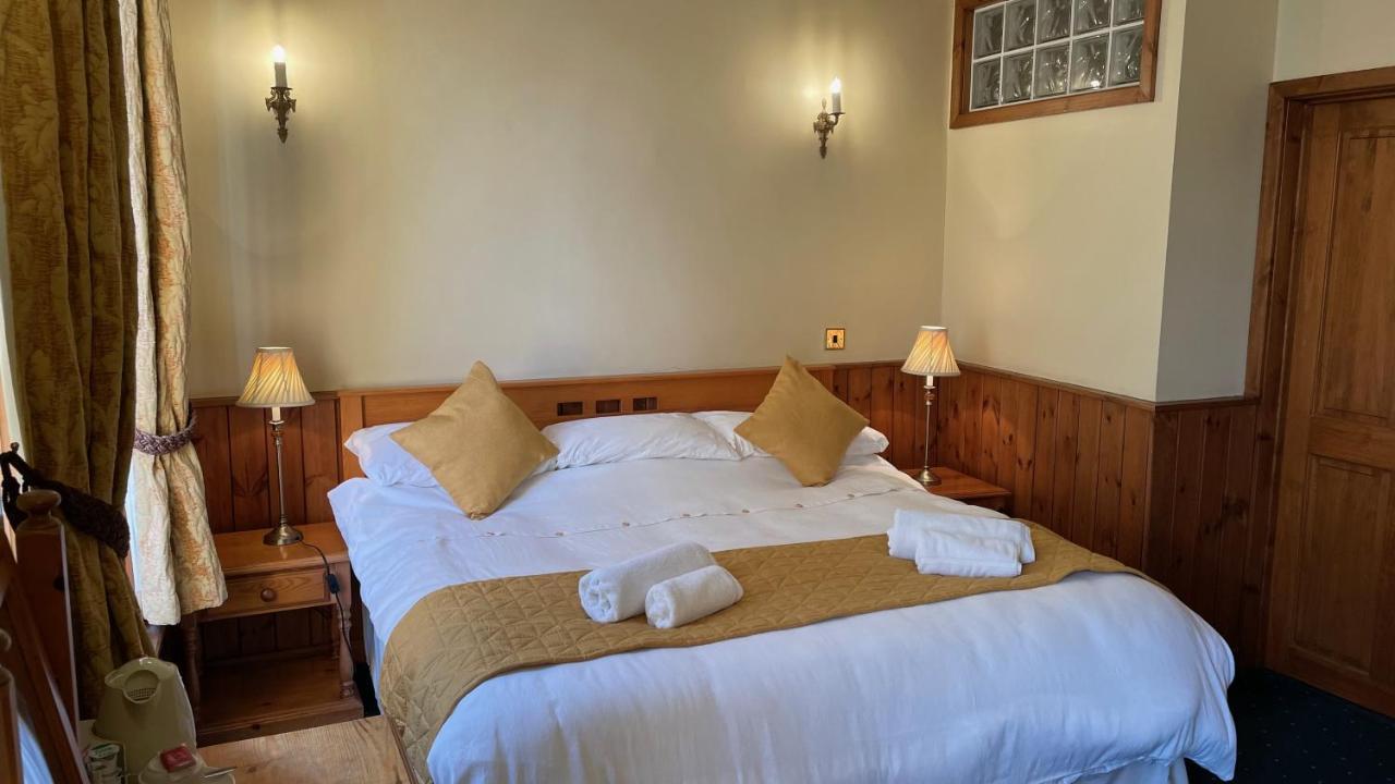 Crown Hotel Downham Market Buitenkant foto