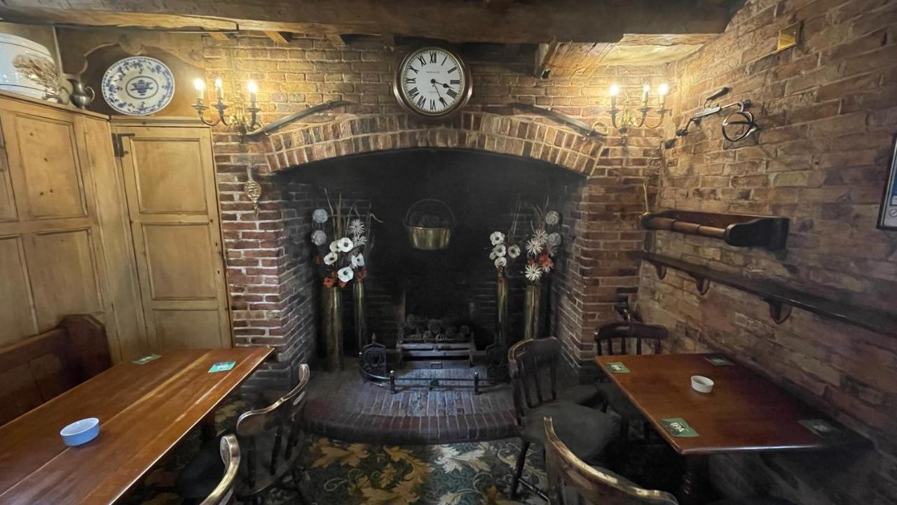 Crown Hotel Downham Market Buitenkant foto