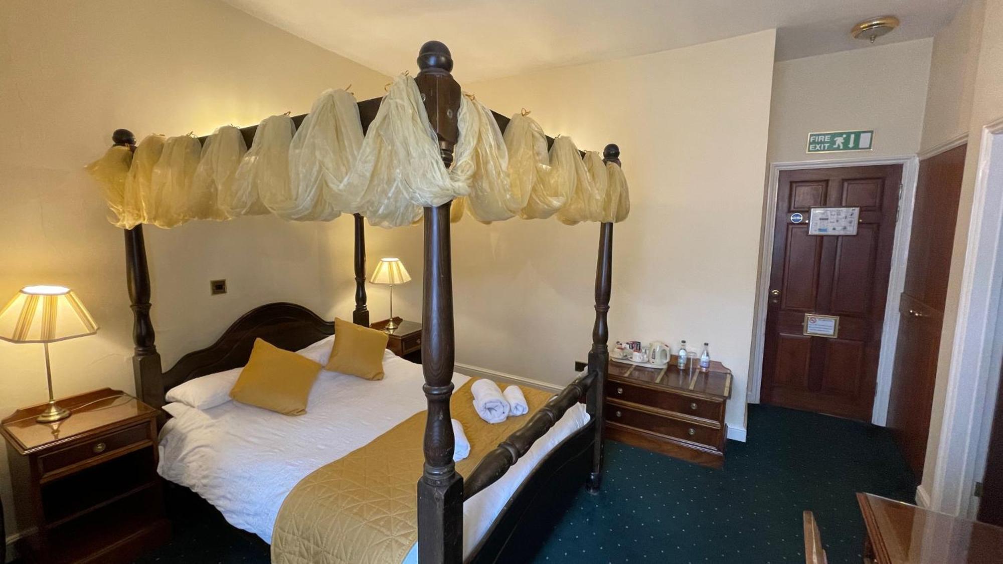 Crown Hotel Downham Market Buitenkant foto